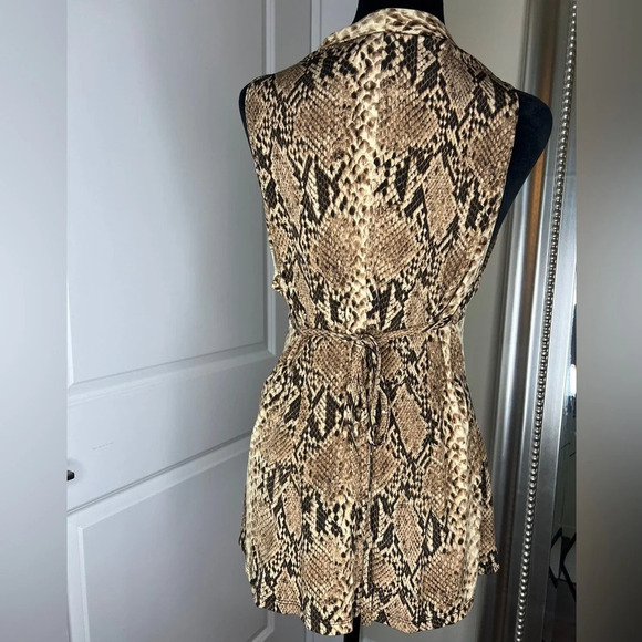 Cache Snake Print Sleeveless top with sequins & tie waist Size L - Picture 4 of 4